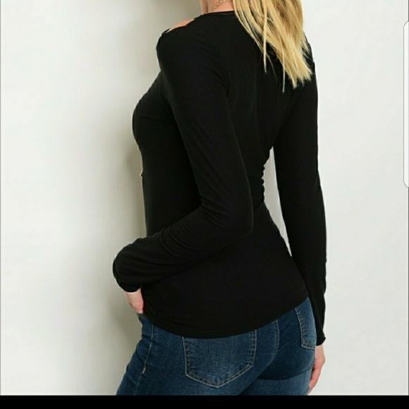 Brand new caged shoulder black top with necklace - Picture 2 of 2